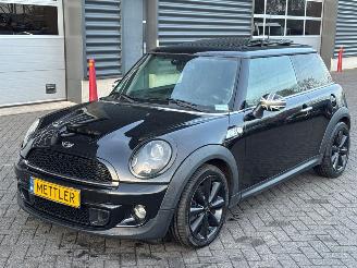 Unfallwagen Mini Cooper S 1.6 16V Cooper S Hatchback  Benzine 1.598cc 135kW (184pk) FWD 2011/8