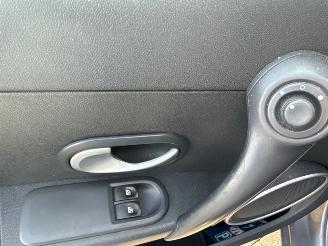 Renault Clio 1.2 16V 75 Hatchback  Benzine 1.149cc 55kW (75pk) FWD picture 21