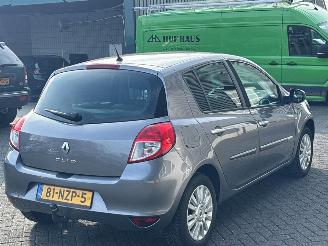 Renault Clio 1.2 16V 75 Hatchback  Benzine 1.149cc 55kW (75pk) FWD picture 5