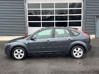 Ford Focus 1.6 16V Hatchback  Benzine 1.596cc 74kW (101pk) FWD picture 2