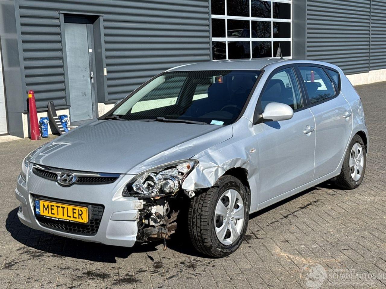 Hyundai I-30 1.4 CVVT 16V Hatchback  Benzine 1.396cc 80kW (109pk) FWD