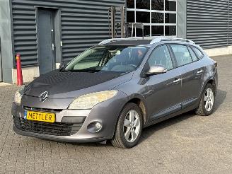 skadebil auto Renault Mégane 1.6 16V Combi/o 4Dr Benzine 1.598cc 81kW (110pk) FWD 2010/11