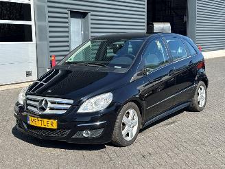 damaged passenger cars Mercedes B-klasse 2.0 B-180 CDI 16V Hatchback  Diesel 1.991cc 80kW (109pk) FWD 2008/6