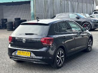uszkodzony samochody osobowe Volkswagen Polo 1.0 12V BlueMotion Technology Hatchback 4Dr Benzine 999cc 55kW (75pk) FWD 2017/12