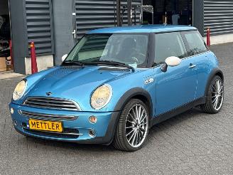 krockskadad bil auto Mini Mini ONE 1.6 16V Hatchback  Benzine 1.598cc 66kW (90pk) FWD 2005/6