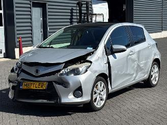 Avarii autoturisme Toyota Yaris 1.5 16V Hybrid Hatchback  Elektrisch Benzine 1.497cc 74kW (101pk) FWD 2012/6