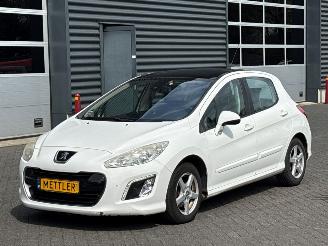 Damaged car Peugeot 308 1.6 VTI 16V Hatchback  Benzine 1.598cc 88kW (120pk) FWD 2012/7