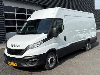 uszkodzony samochody ciężarowe Iveco New daily Diesel 2.287cc 115kW (156pk) RWD 2024/10