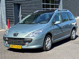 Damaged car Peugeot 307 7 persoons 1.6 16V Combi/o  Benzine 1.587cc 80kW (109pk) FWD 2006/9
