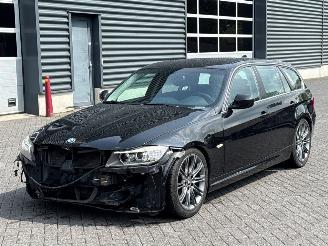 Vaurioauto  passenger cars BMW 3-serie 325i 24V Combi/o  Benzine 2.979cc 160kW (218pk) RWD 2010/11