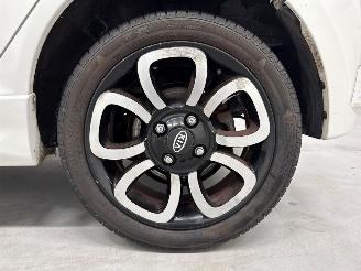 Kia Picanto 1.1 12V Hatchback  Benzine 1.086cc 48kW (65pk) FWD picture 23