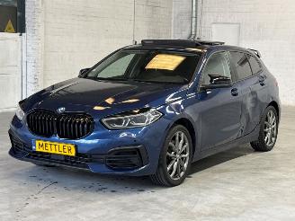 damaged passenger cars BMW 1-serie 116d 1.5 12V TwinPower Hatchback  Diesel 1.496cc 85kW (116pk) FWD 2021/7