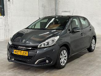 Voiture accidenté Peugeot 208 1.2 Vti 12V PureTech 82 Hatchback  Benzine 1.199cc 60kW (82pk) FWD 2017/4