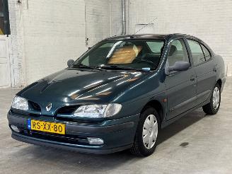 Avarii autoturisme Renault Mégane 1.6i Sedan 4Dr Benzine 1.598cc 66kW (90pk) FWD 1997/6