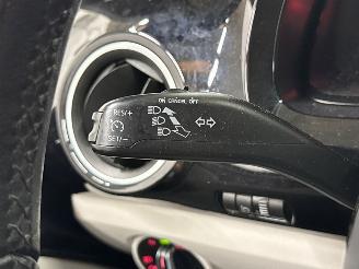 Volkswagen Up! 1.0 12V 75 Hatchback  Benzine 999cc 55kW (75pk) FWD picture 14