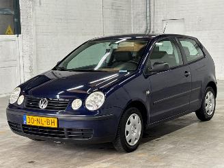 Voiture accidenté Volkswagen Polo 1.4 16V Hatchback  Benzine 1.390cc 55kW (75pk) FWD 2003/11