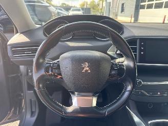 Peugeot 308 1.2 12V e-THP PureTech 130 picture 17