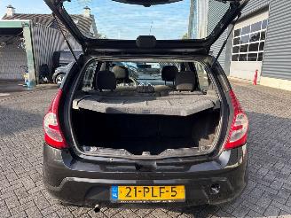 Dacia Sandero 1.2 16V Hatchback  Benzine 1.149cc 55kW (75pk) FWD picture 9