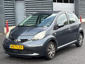 Avarii autoturisme Toyota Aygo 1.0 12V VVT-i Hatchback  Benzine 998cc 50kW (68pk) FWD 2007/5
