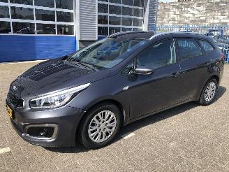 damaged passenger cars Kia Ceed 1.0 T-GDI COMFORTLINE 2016/5