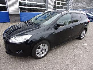 uszkodzony samochody osobowe Ford Focus 1.0 ECOBOOST 2013/12