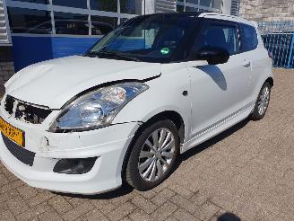 krockskadad bil auto Suzuki Swift 1.2 Exclusive 2011/1