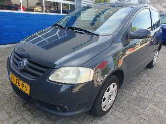 krockskadad bil auto Volkswagen Fox 1.2 Trendline 2006/8