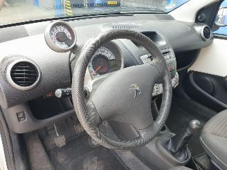 Peugeot 107 1.0 Active picture 14
