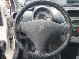 Peugeot 107 1.0 Active picture 15