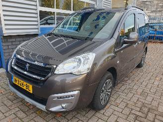 skadebil auto Peugeot Partner 1.2 PureTech Active 2017/3
