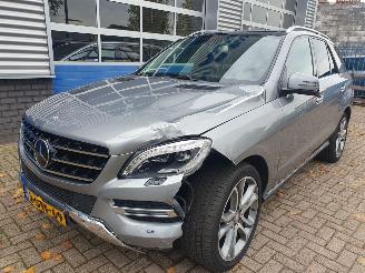 uszkodzony samochody osobowe Mercedes ML 350 Bluetec automaat 2013/4