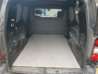 Peugeot Partner L2 122 1.6 BlueHDi 100 Premium Pack S&S picture 21