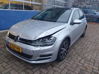 krockskadad bil auto Volkswagen Golf 1.4 TSI ACT Connected Series 2016/2