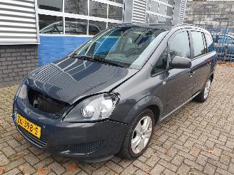 Damaged car Opel Zafira 1.6 Cosmo 7 Persoons 2013/9