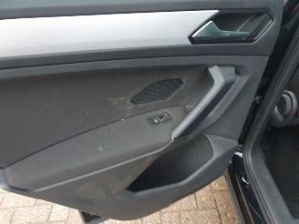 Volkswagen Tiguan 1.4 TSI Comfortline Business R-line picture 31