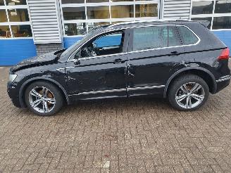 Volkswagen Tiguan 1.4 TSI Comfortline Business R-line picture 2