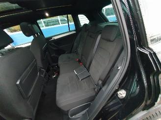 Volkswagen Tiguan 1.4 TSI Comfortline Business R-line picture 32