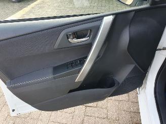 Toyota Auris 1.8 Hybrid Lease picture 16