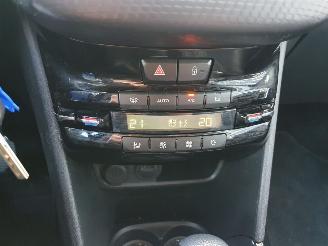 Peugeot 2008 1.2 Automaat PureTech Blue Lease Allure picture 21