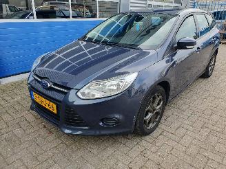 damaged passenger cars Ford Focus 1.0 EcoBoost Trend 2013/9