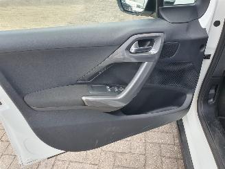 Peugeot 2008 1.2 PureTech Active picture 14