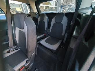 Citroën C4-picasso 1.6 BlueHDi Shine 7 Persoons picture 24
