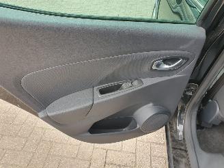 Renault Clio 0.9 TCe Limited picture 22