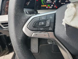 Volkswagen Golf 1.5 eHybrid Life Edition picture 21