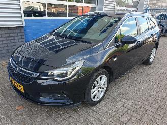 Schadeauto Opel Astra SPORTS TOURER 1.4 Edition 2016/7