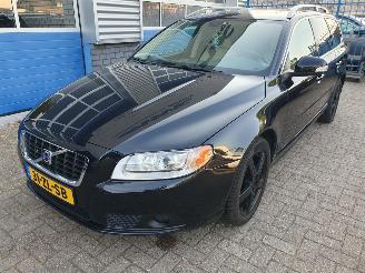 damaged passenger cars Volvo V-70 2.5T Summum Automaat 2008/3