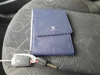 Peugeot 2008 1.2 Puretech Allure picture 20