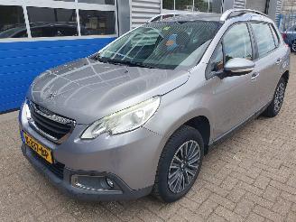 damaged passenger cars Peugeot 2008 1.2 Puretech Allure 2015/7