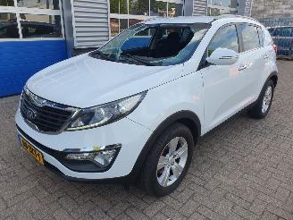 Vaurioauto  passenger cars Kia Sportage 1.7 CRDI Plus Pack 2013/1