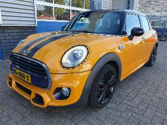 Schadeauto Mini Cooper John cooper works - 1.5 Cooper Serious Business 2017/11